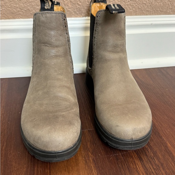 Blundstone Taupe/Grey Chelsea Boots -size 6 women’s - Picture 1 of 7